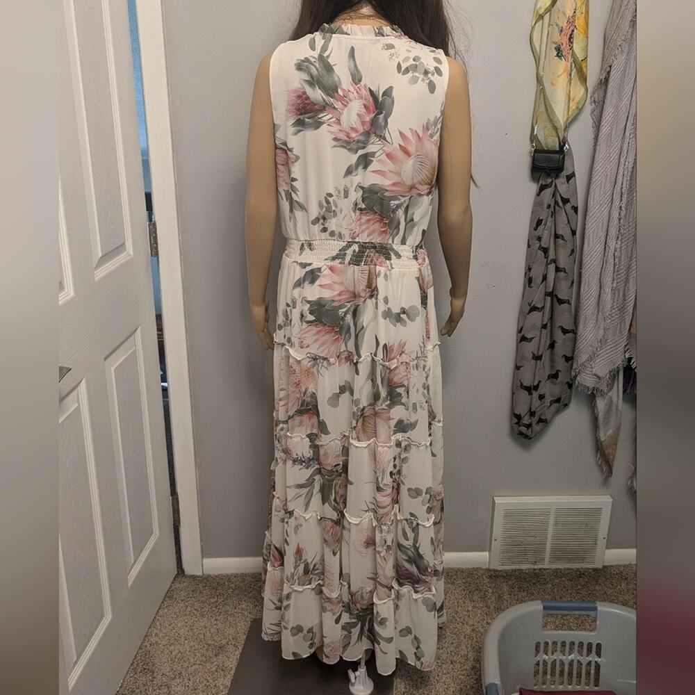 Express floral sleeveless tiered maxi dress - Picture 2 of 3